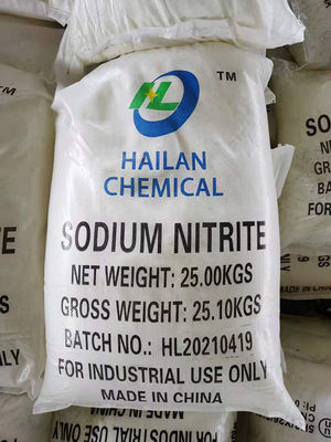 99.0% Nitriet van het zuiverheidsnano2 Natrium 7632-00-0 ontbindt bij 320°C.